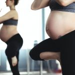 Practicar yoga durante el embarazo reduce el estrés