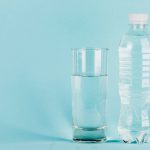 El agua de mineralización muy débil ayuda a la salud renal