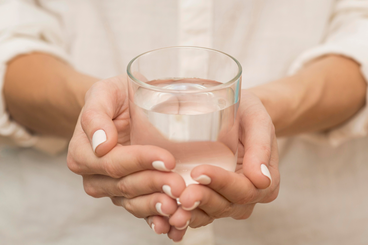 El agua de mineralización muy débil ayuda a la salud renal