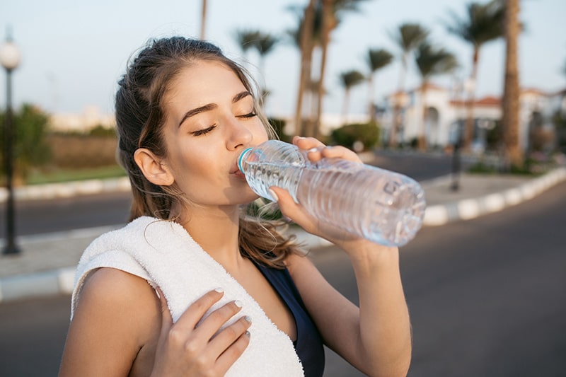 Ante la presión arterial alta, se recomienda beber agua de mineralización muy débil