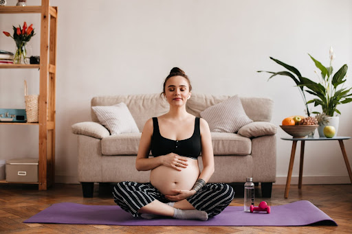 El deporte durante el embarazo reduce o previene los calambres y las varices